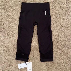 NEW Gymshark Cropped Leggings LARGE